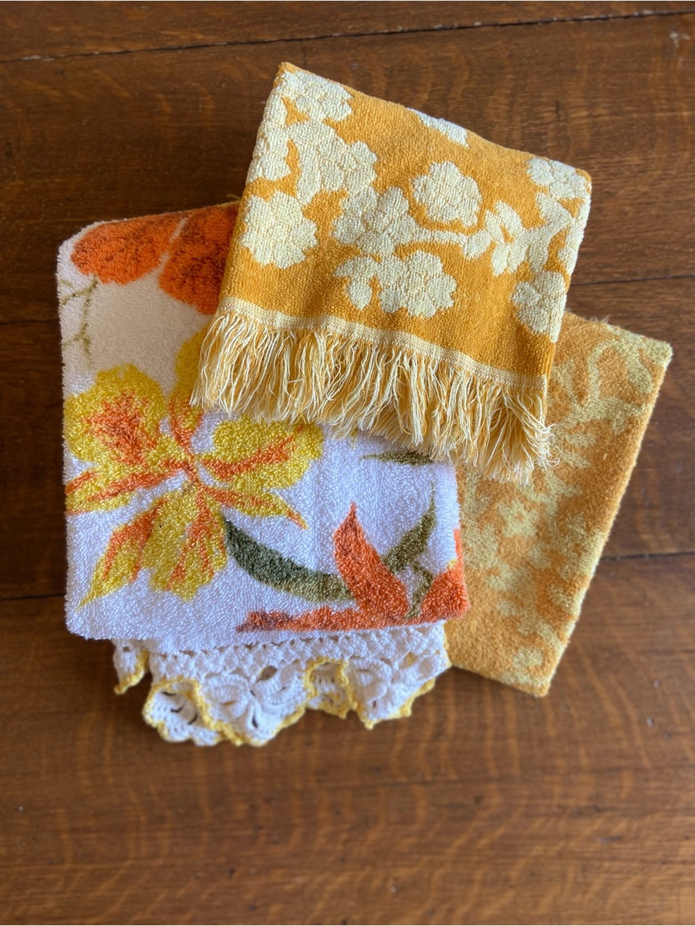 🌻3 VTG Towels Mid Century Crochet Trim Cheerful Cottagecore Retro Bathroom 70s